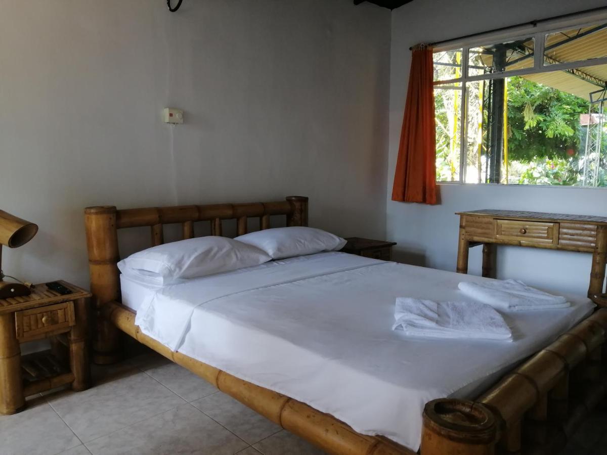 Hotel Las Acacias Mariquita Exteriör bild