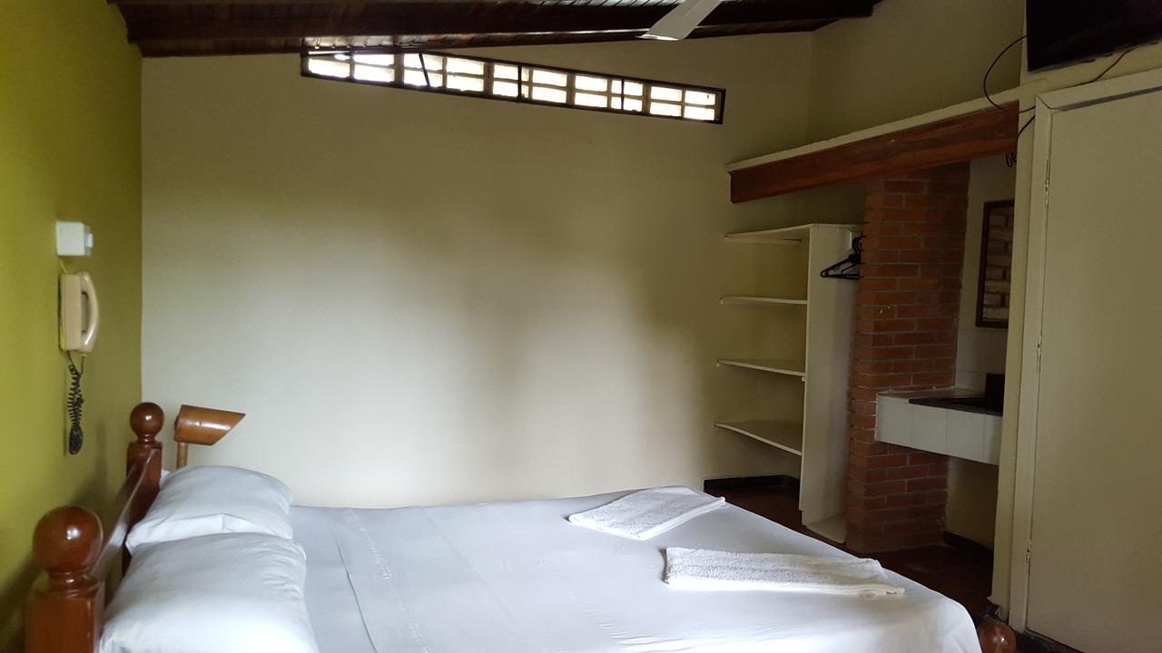 Hotel Las Acacias Mariquita Exteriör bild