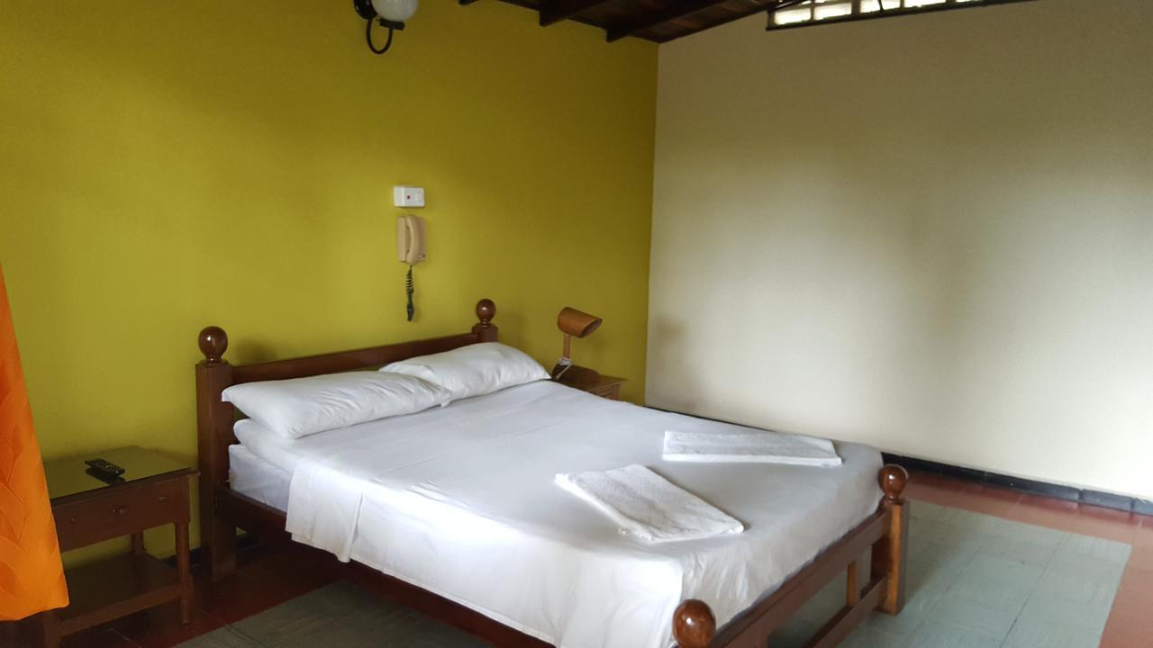 Hotel Las Acacias Mariquita Exteriör bild