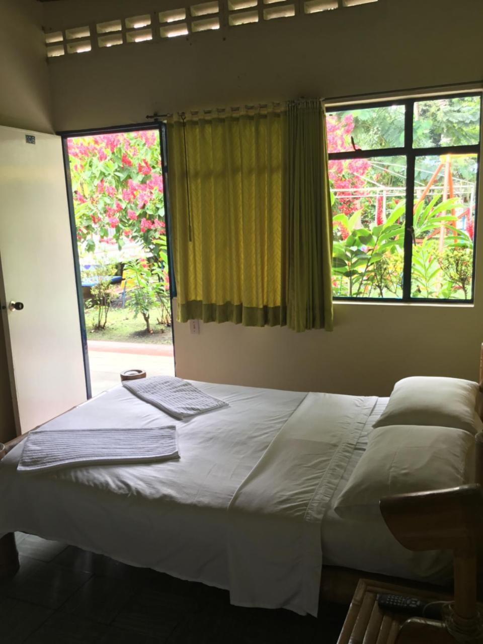 Hotel Las Acacias Mariquita Exteriör bild